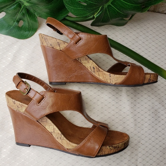 Aerosole Shoes - 🎉 Aerosole Sandals size 8